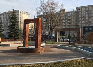 Городской фонтан из кортеновской стали, Автозаводская площадь, г. Москва